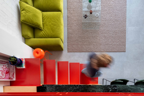 Многоуровневый лофт с индустриальной атмосферой