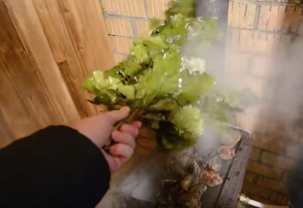 Как запарить веник для бани Как запарить веник для бани