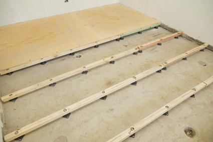 Как выровнять деревянный пол фанерой