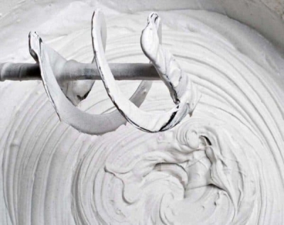 Особенности шпатлевания стен под обои