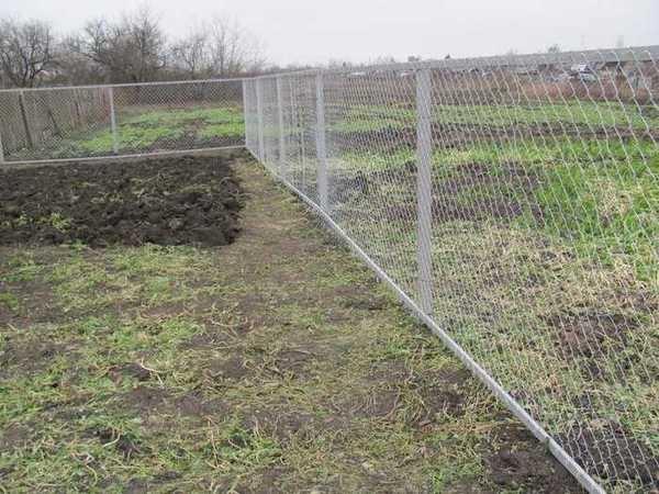 Забор из сетки Рабица
Забор из сетки Рабица
