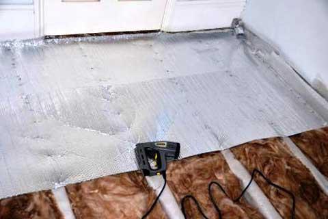 Как утеплить пол в бане