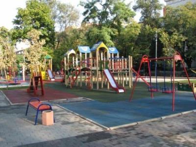 Резиновая плитка для дачи: особенности и установка