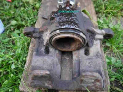  
Замена поршня переднего суппорта на Мицибиси Каризма