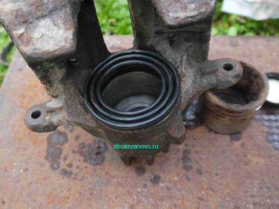  
Замена поршня переднего суппорта на Мицибиси Каризма