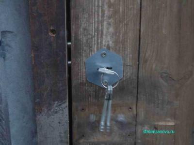 Как установить дверной замок и защёлку своими руками
Как установить дверной замок и защёлку своими руками