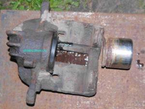  
Замена поршня переднего суппорта на Мицибиси Каризма