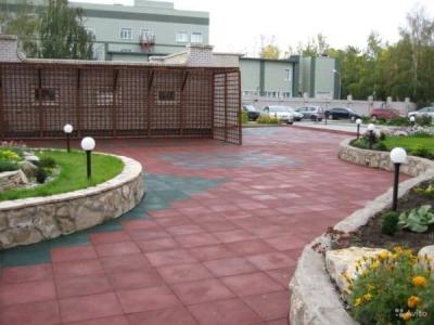 Резиновая плитка для дачи: особенности и установка