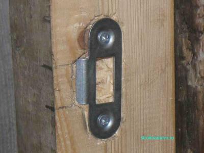 Как установить дверной замок и защёлку своими руками
Как установить дверной замок и защёлку своими руками