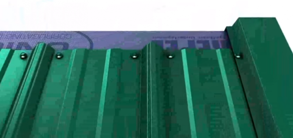 Правила монтажа профнастила на крышу