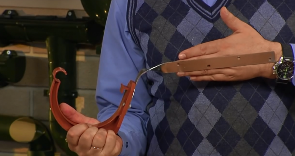 Как правильно установить водостоки на крыше