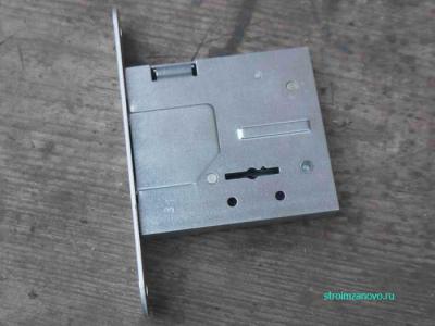 Как установить дверной замок и защёлку своими руками
Как установить дверной замок и защёлку своими руками