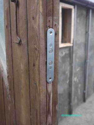 Как установить дверной замок и защёлку своими руками
Как установить дверной замок и защёлку своими руками