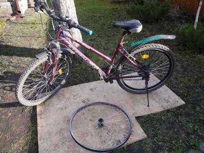 Как поменять заднее колесо на скоростном велосипеде
Как поменять заднее колесо на скоростном велосипеде