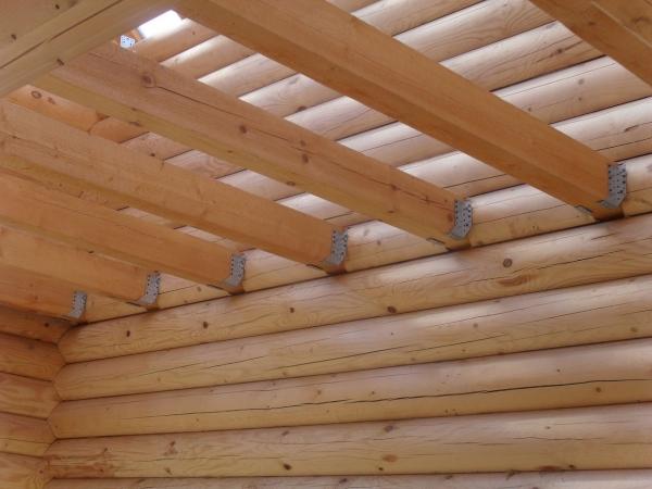 Настильный потолок в бане Настильный потолок в бане