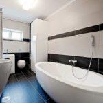 Нужно ли делать натяжной потолок в ванной: отзывы о новых системах отделки Нужно ли делать натяжной потолок в ванной: отзывы о новых системах отделки