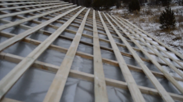 Правила монтажа профнастила на крышу