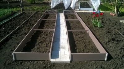 Грядки из пластиковой доски + фото Грядки из пластиковой доски + фото