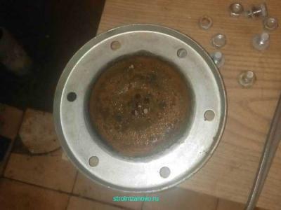 Проржавел фланец гидроаккумулятора насосной станции. Что делать?
Проржавел фланец гидроаккумулятора насосной станции. Что делать?