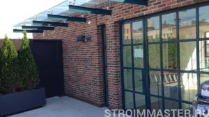 Какие бывают стеклянные козырьки?