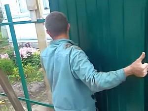 Как построить забор из профлиста своими руками: этапы подготовки и видео пример самостоятельного строительства забора из профлиста Как построить забор из профлиста своими руками: этапы подготовки и видео пример самостоятельного строительства забора из профлиста