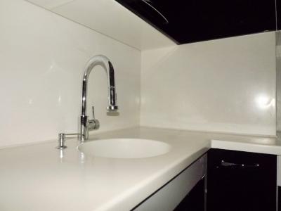 Чем чистить мойку из искусственного камня на кухне