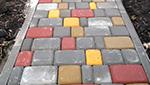 Укладка тротуарной брусчатки — выбор материала, схемы, пошаговая инструкция