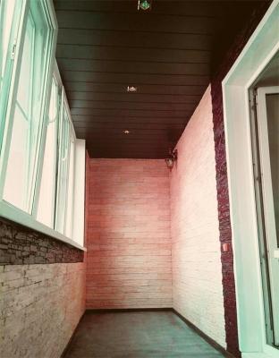 Потолок на балконе и лоджии. Варианты отделки с фото Потолок на балконе и лоджии. Варианты отделки с фото