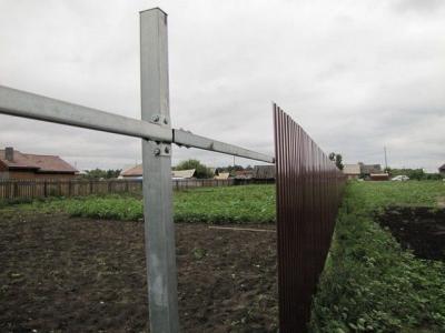 Как построить забор из профлиста своими руками: этапы подготовки и видео пример самостоятельного строительства забора из профлиста Как построить забор из профлиста своими руками: этапы подготовки и видео пример самостоятельного строительства забора из профлиста