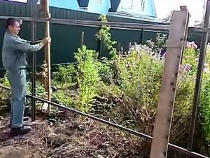 Как построить забор из профлиста своими руками: этапы подготовки и видео пример самостоятельного строительства забора из профлиста Как построить забор из профлиста своими руками: этапы подготовки и видео пример самостоятельного строительства забора из профлиста