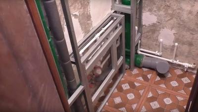 Отделка туалета ПВХ панелями — выбор материала и пошаговая инструкция по монтажу