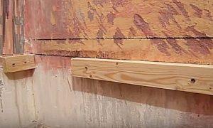 Как заделать стык между ванной и стеной