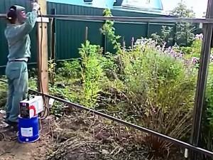 Как построить забор из профлиста своими руками: этапы подготовки и видео пример самостоятельного строительства забора из профлиста Как построить забор из профлиста своими руками: этапы подготовки и видео пример самостоятельного строительства забора из профлиста