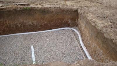 Отвод воды от фундамента дома: делаем отвод воды своими руками с фото инструкциями Отвод воды от фундамента дома: делаем отвод воды своими руками с фото инструкциями