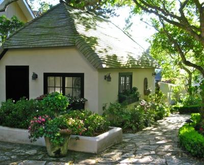 Чем облицевать фасад дома: варианты материалов с фото