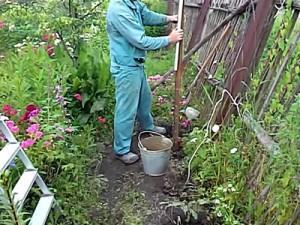 Как построить забор из профлиста своими руками: этапы подготовки и видео пример самостоятельного строительства забора из профлиста Как построить забор из профлиста своими руками: этапы подготовки и видео пример самостоятельного строительства забора из профлиста