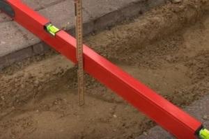 Отвод воды от фундамента дома: делаем отвод воды своими руками с фото инструкциями Отвод воды от фундамента дома: делаем отвод воды своими руками с фото инструкциями