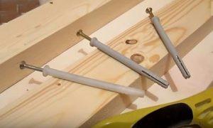 Как заделать стык между ванной и стеной