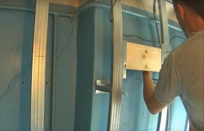 Как повесить шкаф на гипсокартонную стену — сравнение способов, пошаговые инструкции