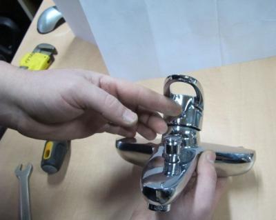 Как починить кран, если он капает — причины протечки и проверенные способы