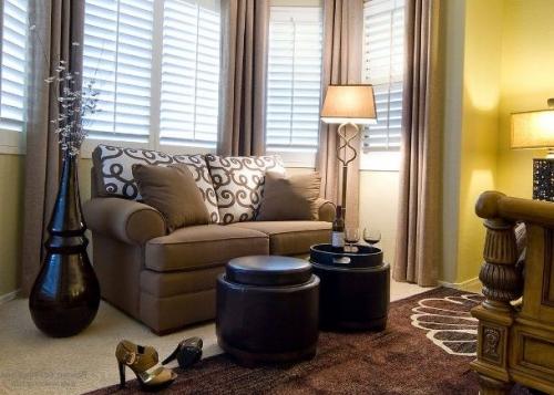 Вазы в интерьере комнаты