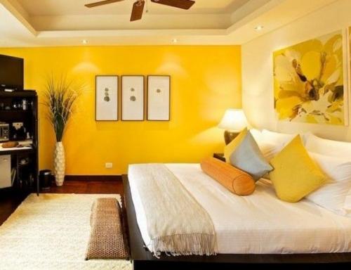 Желтый цвет в интерьере
