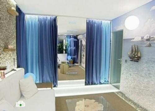 Стеклянный пол в гостиной комнате Стеклянный пол в гостиной комнате