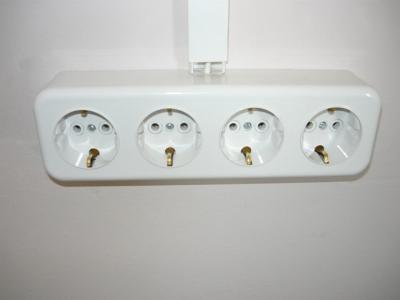 Электрические розетки: устройство и виды