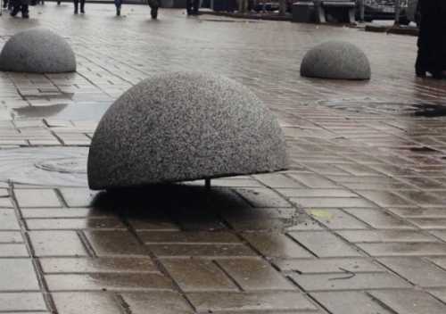 Защита для деревянного забора: полубетонные сферы