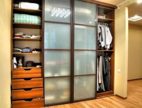 Секции в шкафу-купе: какие выбрать