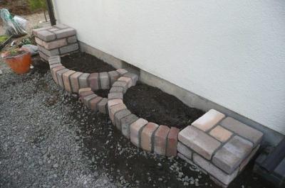 Клумба своими руками: делаем клумбу из подручных материалов на даче Клумба своими руками: делаем клумбу из подручных материалов на даче