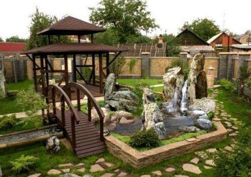 Беседка во дворе