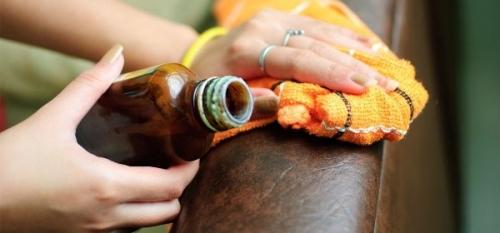 Как ухаживать за кожаным диваном