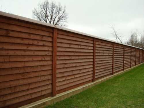 Защита для деревянного забора: полубетонные сферы